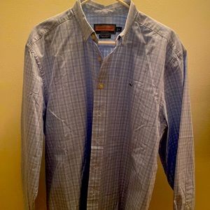 Men’s vineyard vines long sleeve button down shirt.